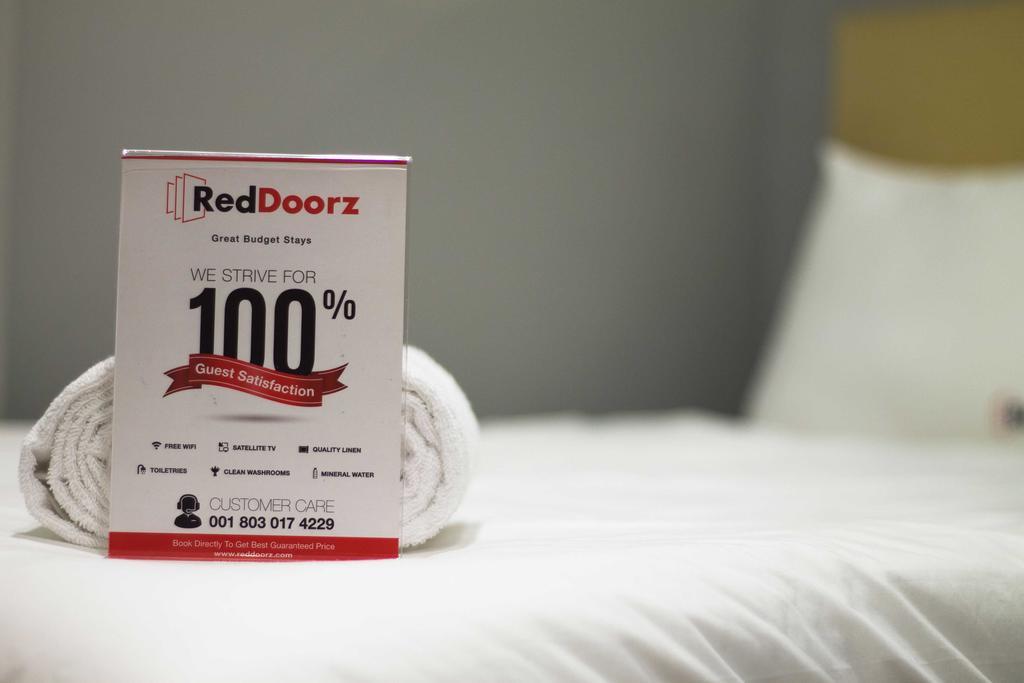 Reddoorz Plus Near Riau Street Bandung Extérieur photo