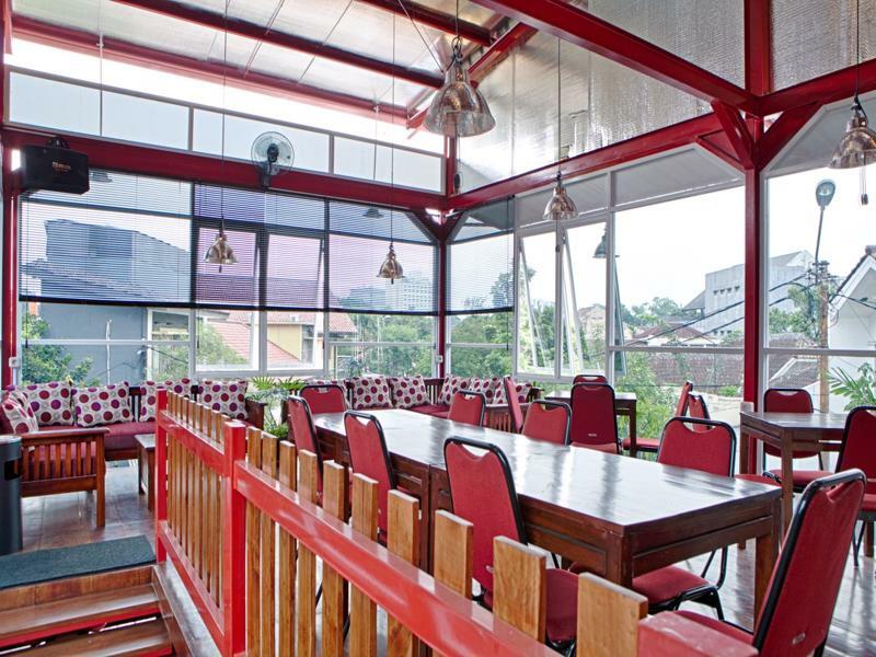 Reddoorz Plus Near Riau Street Bandung Extérieur photo